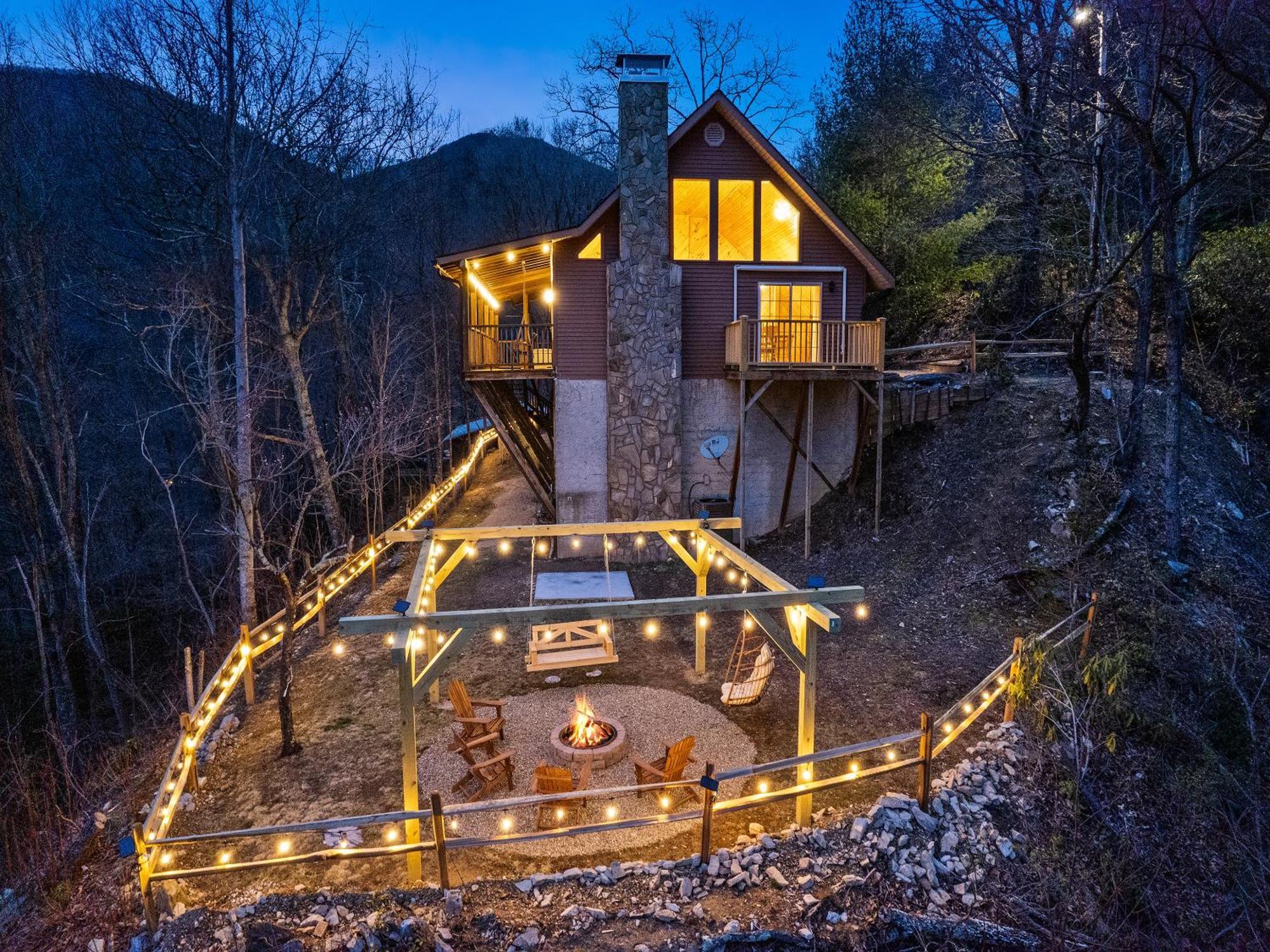 Maggie Valley Cabin With Beautiful Mountain Views, Hottub, Pet Friendly, Gameroom, Fireplace Exterior photo
