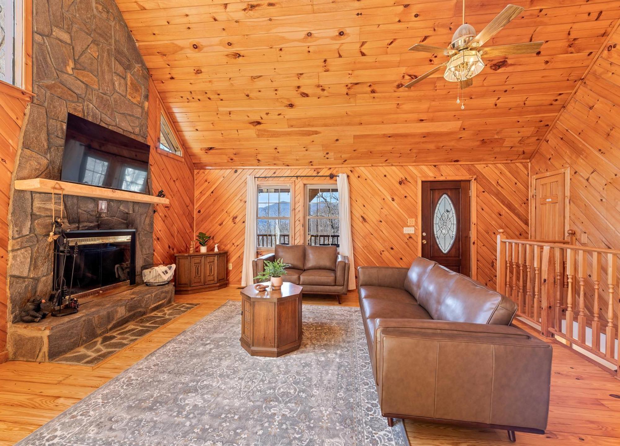 Maggie Valley Cabin With Beautiful Mountain Views, Hottub, Pet Friendly, Gameroom, Fireplace Exterior photo