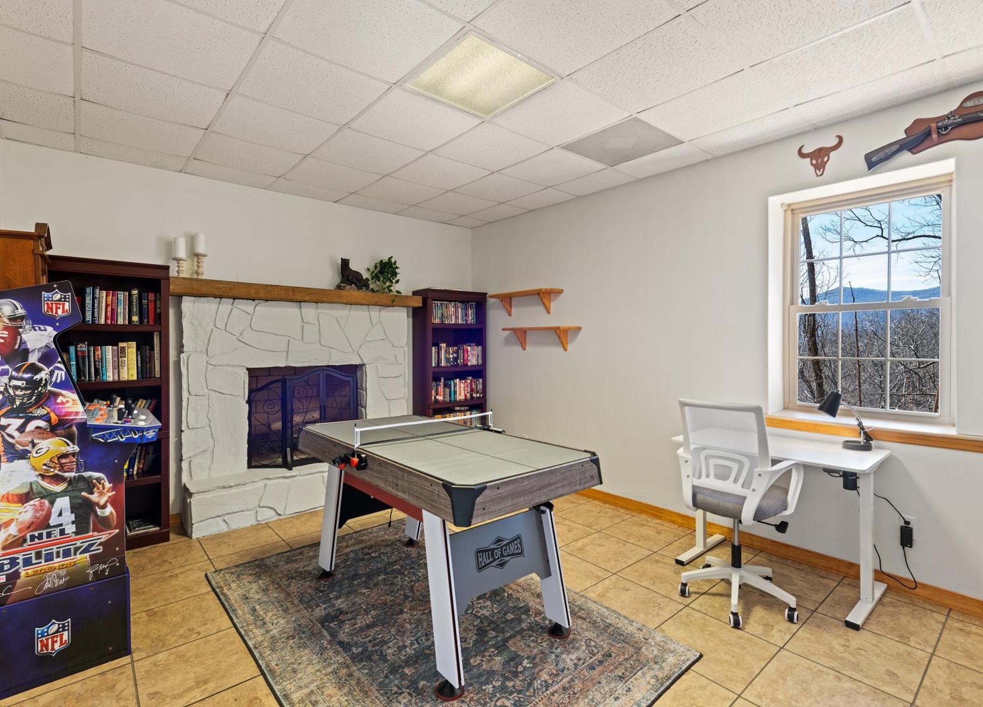 Maggie Valley Cabin With Beautiful Mountain Views, Hottub, Pet Friendly, Gameroom, Fireplace Exterior photo