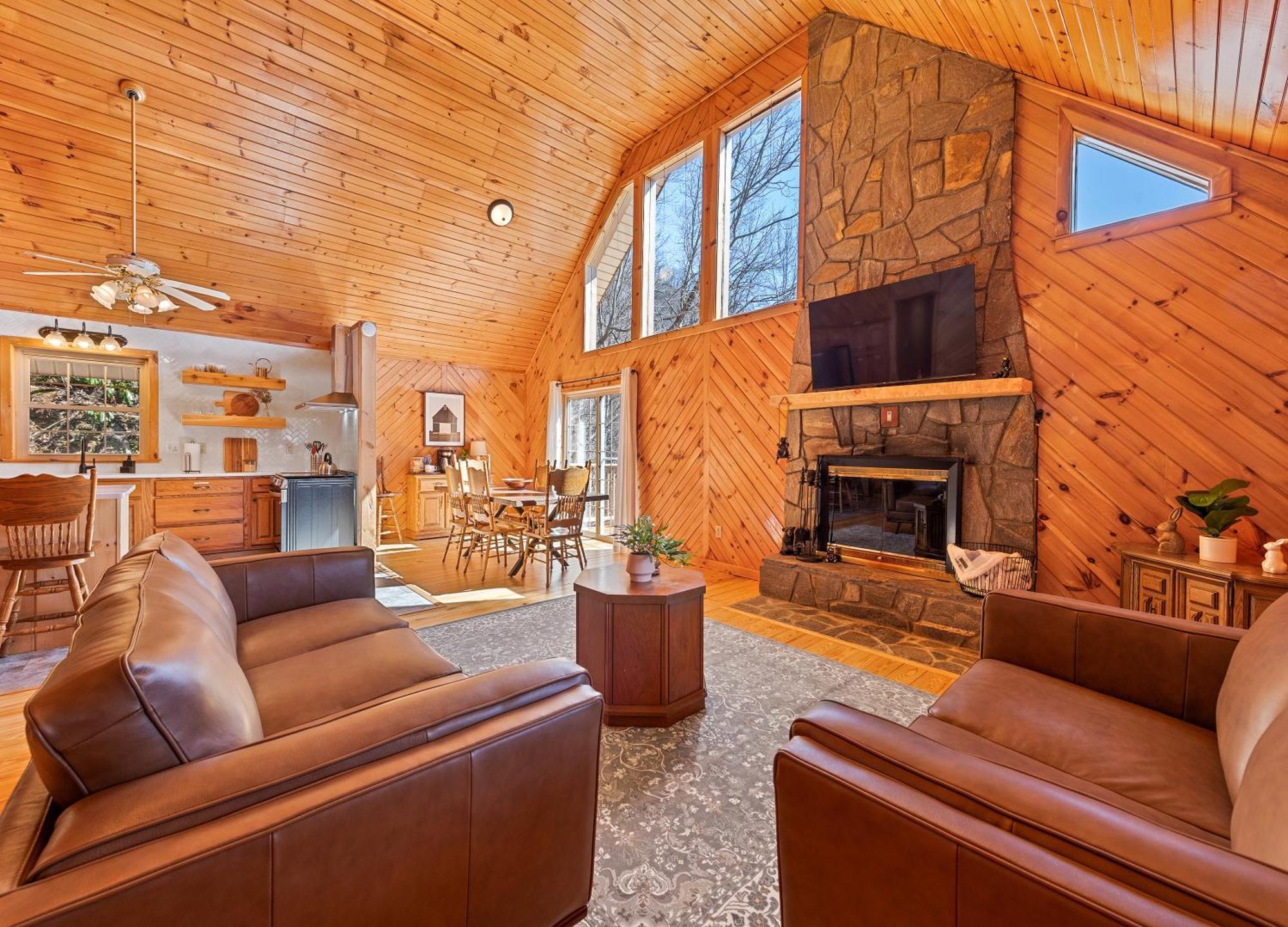 Maggie Valley Cabin With Beautiful Mountain Views, Hottub, Pet Friendly, Gameroom, Fireplace Exterior photo