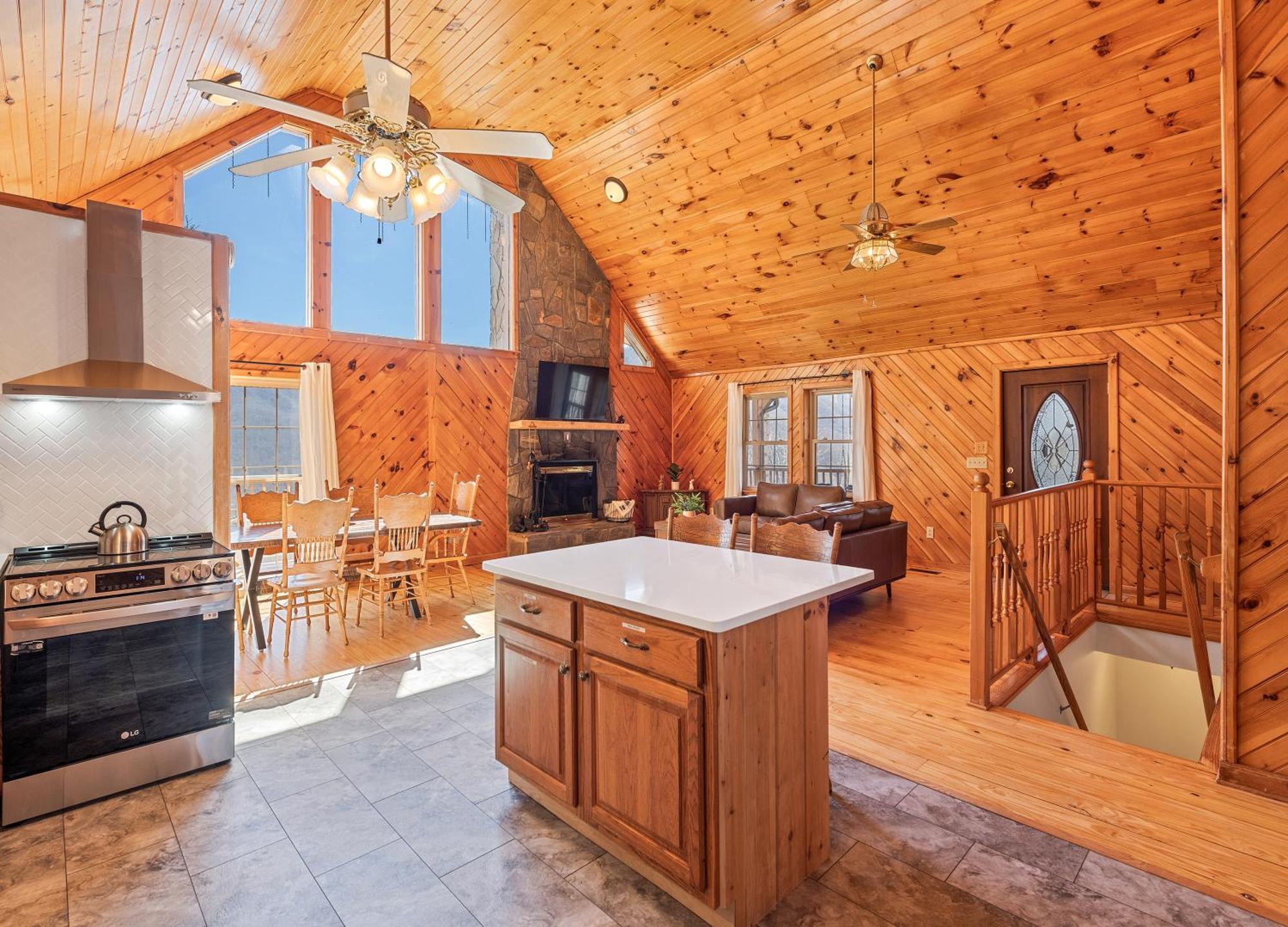 Maggie Valley Cabin With Beautiful Mountain Views, Hottub, Pet Friendly, Gameroom, Fireplace Exterior photo