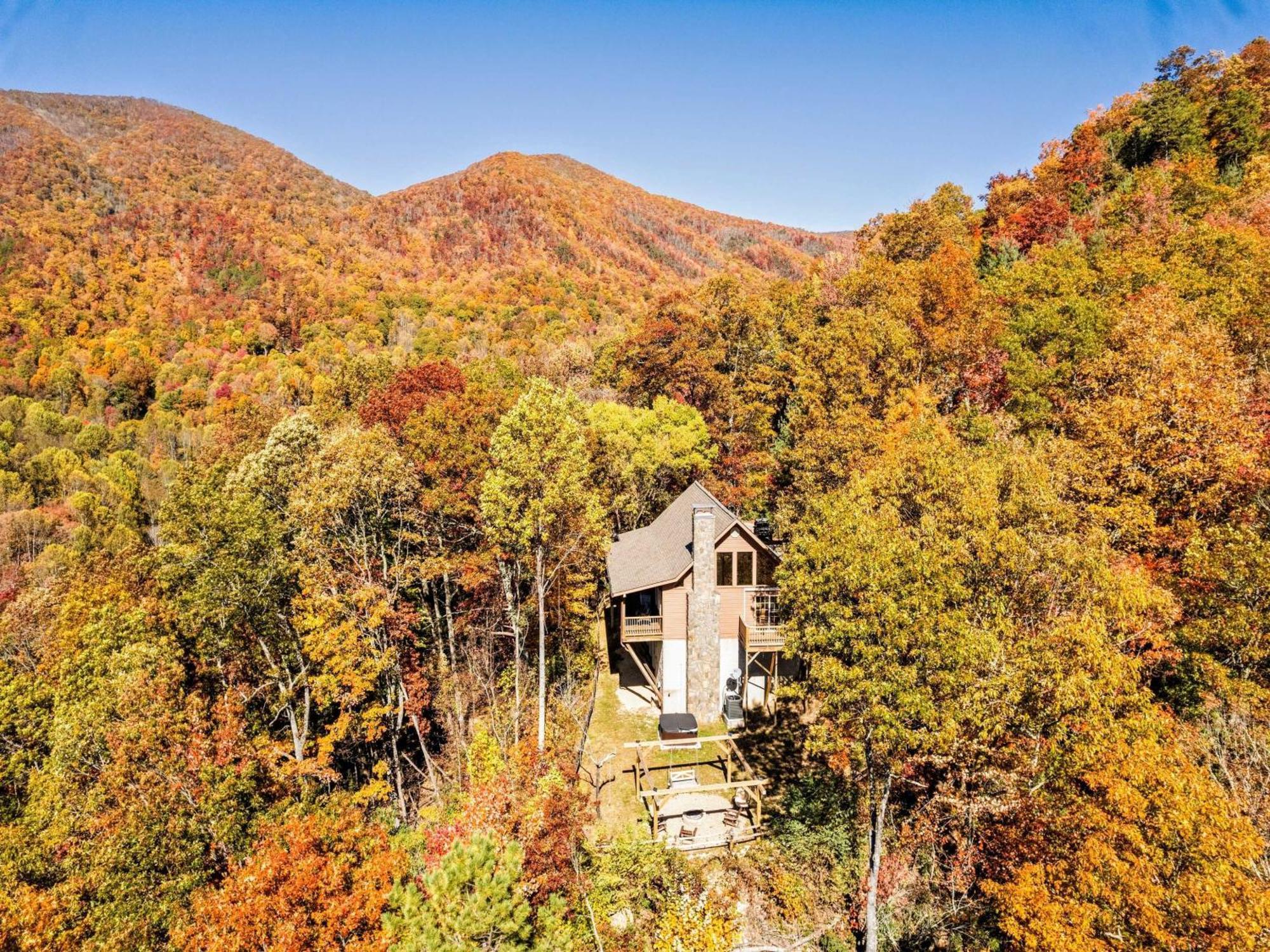 Maggie Valley Cabin With Beautiful Mountain Views, Hottub, Pet Friendly, Gameroom, Fireplace Exterior photo
