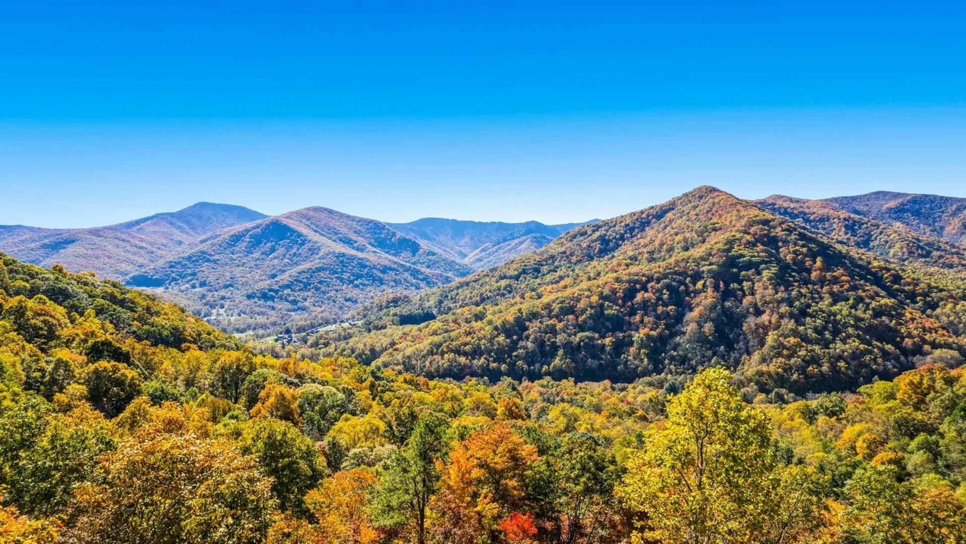 Maggie Valley Cabin With Beautiful Mountain Views, Hottub, Pet Friendly, Gameroom, Fireplace Exterior photo