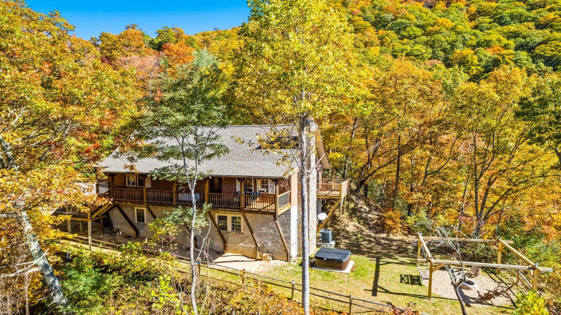 Maggie Valley Cabin With Beautiful Mountain Views, Hottub, Pet Friendly, Gameroom, Fireplace Exterior photo