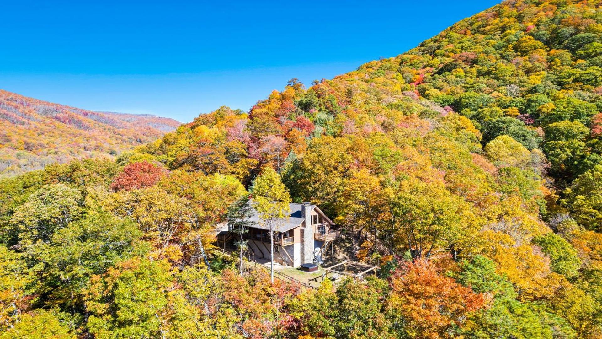 Maggie Valley Cabin With Beautiful Mountain Views, Hottub, Pet Friendly, Gameroom, Fireplace Exterior photo