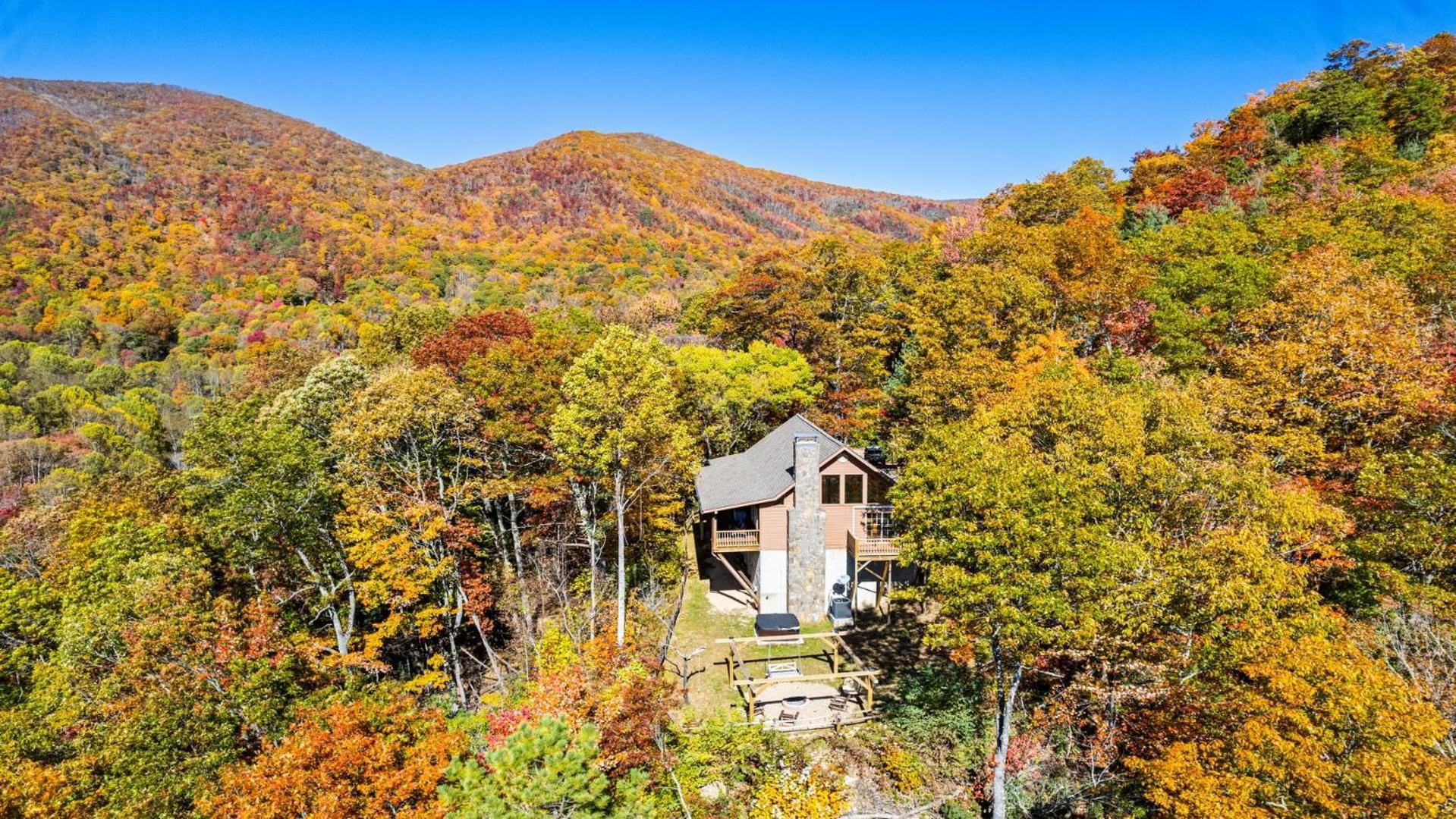 Maggie Valley Cabin With Beautiful Mountain Views, Hottub, Pet Friendly, Gameroom, Fireplace Exterior photo